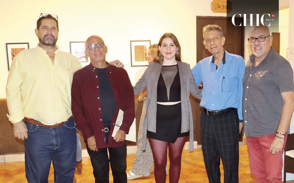 FERNANDO CANTÚ, HIRAM CESPEDES, MARTHA NÚÑEZ DE CÁCERES, CAÍN VALDÉZ Y MIKE BERZUNZA disfrutaron de la exposición fotográfica Espectro de una Osadía