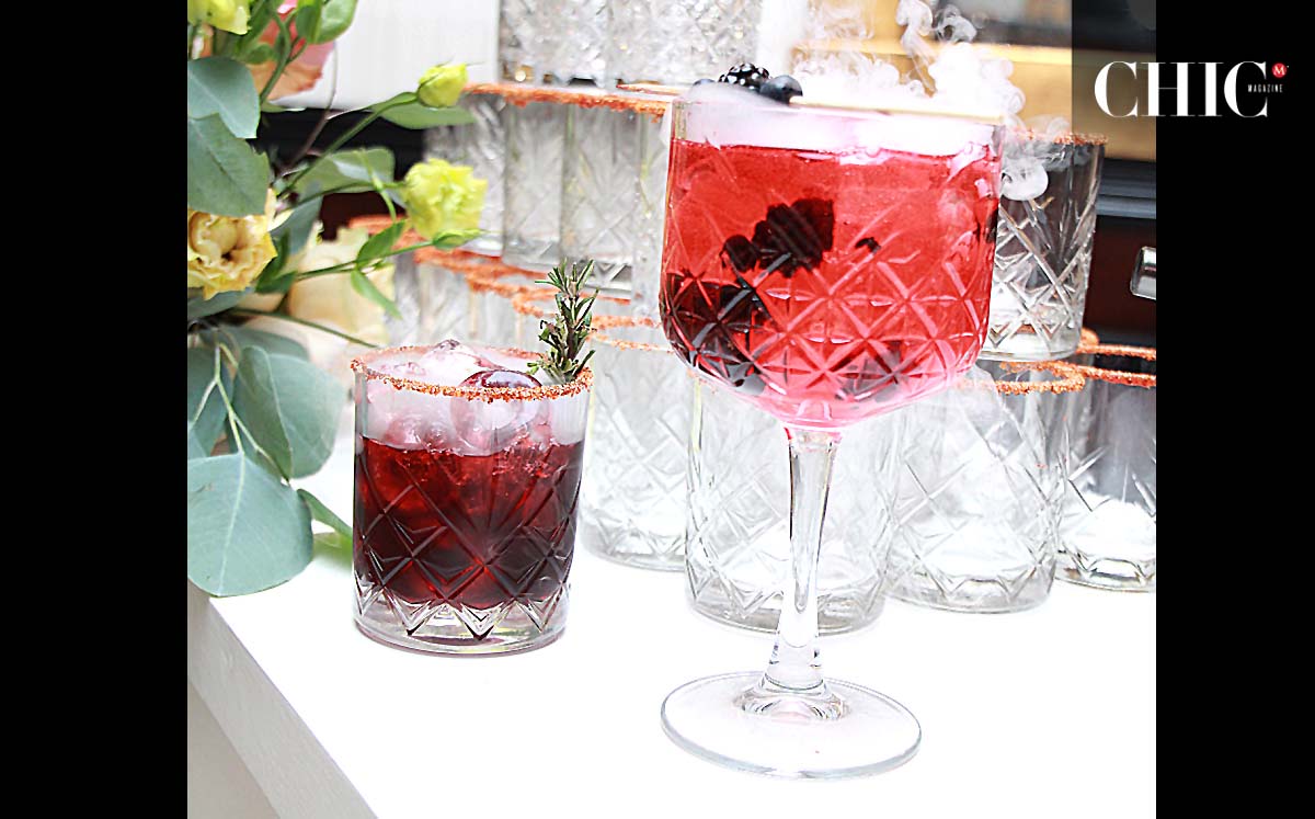Las invitadas fueron recibidas por hermosos arreglos florales de Natural Flor y con cócteles como mezcalitas y gins, preparados por Shake Bar