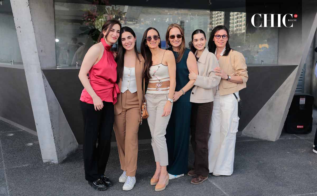 Yolanda González, Vero González, Yolanda Garza de González, Vero Scott, Vale González y Laura Moreno de González
