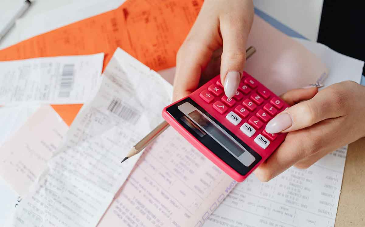 Si conseguiste tu primer trabajo, utilizar esta fórmula de ahorro te garantizará un retiro con una vida financiera saludable (Foto: Pexels)