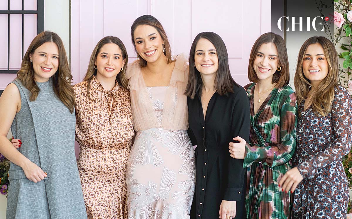 ROSSY BENAVIDES, ALEJANDRA BENÍTEZ, ANA ISABEL DE LA GARZA, ANDREA DE LA GARZA, MARIANA ASSAD felices durante el festejo en el Club Campestre Victoria