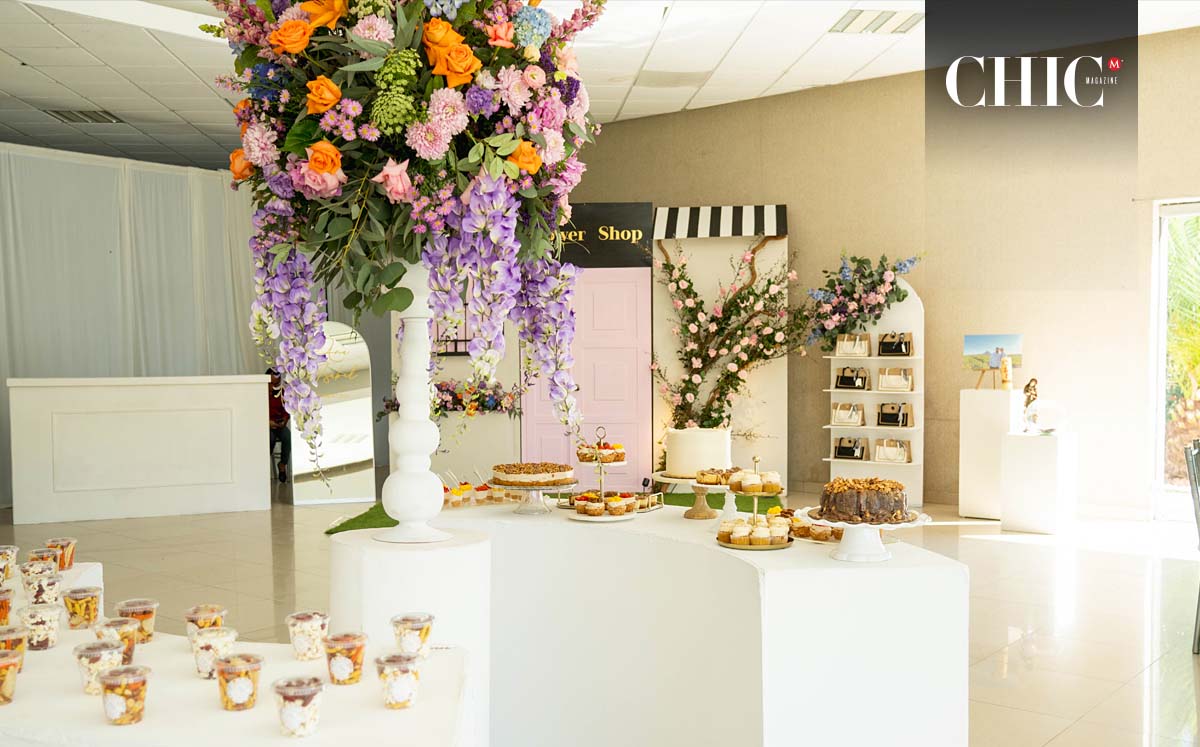 Las invitadas apreciaron decenas de flores en diversos colores y flores