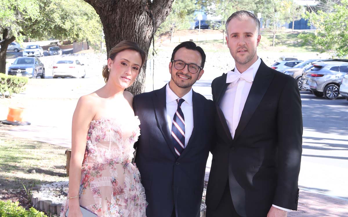 Camila de Charur, Adrián Charur y Héctor Signoret