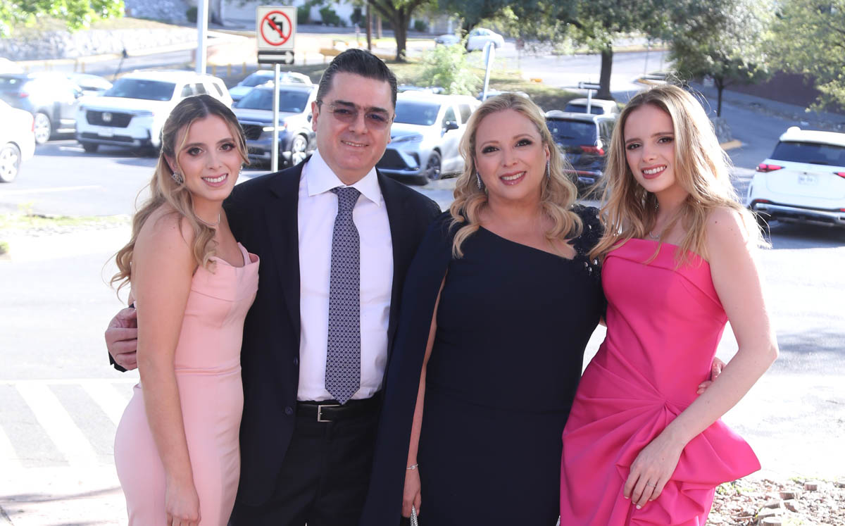 Daniela Martínez, Raúl Martínez, Perla Elizondo y Fernanda Martínez