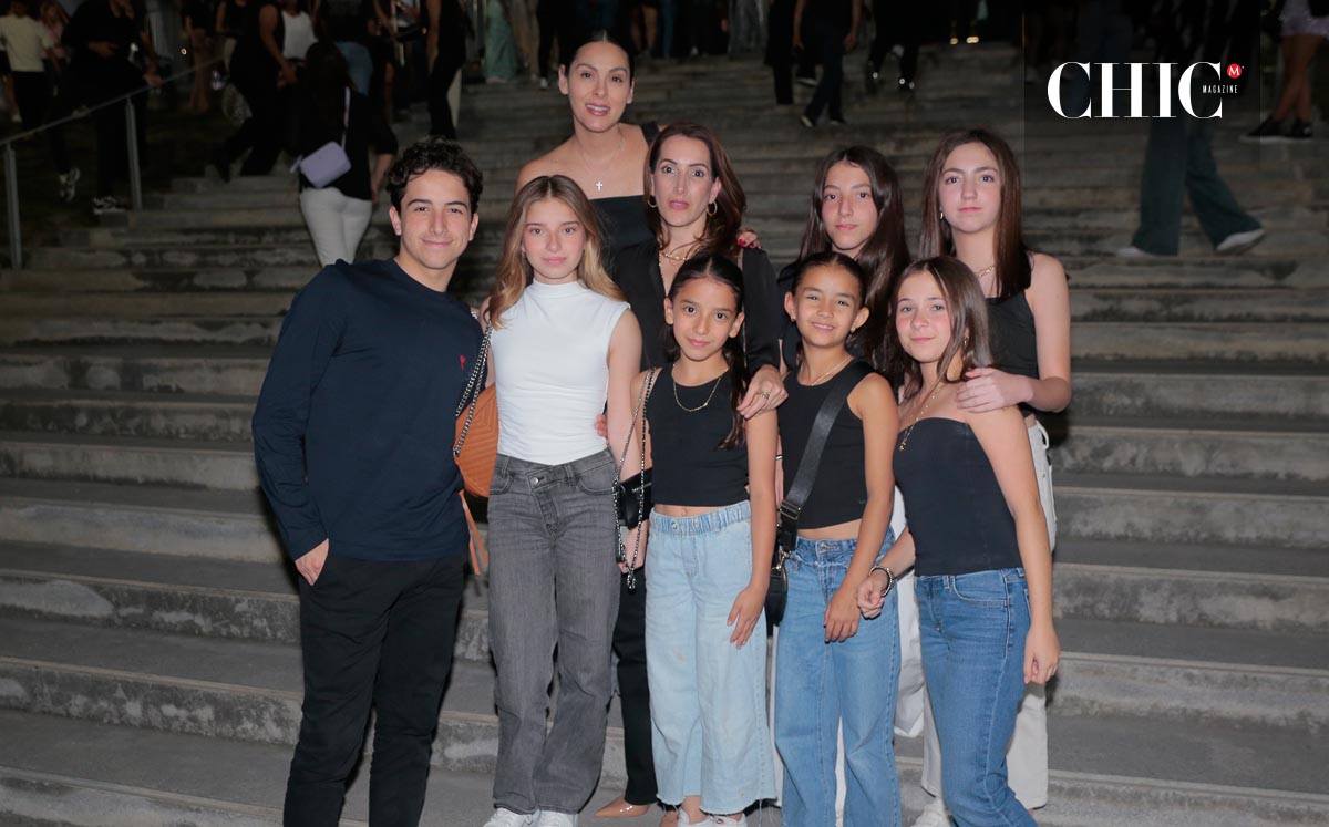 Gabriel Carrillo, Sofía Sillas, Jimena Fematt, Roberta Manautou, Sofi Carrillo, María Regina Santoy, Cata González, Roby Carrillo y Fer Vela