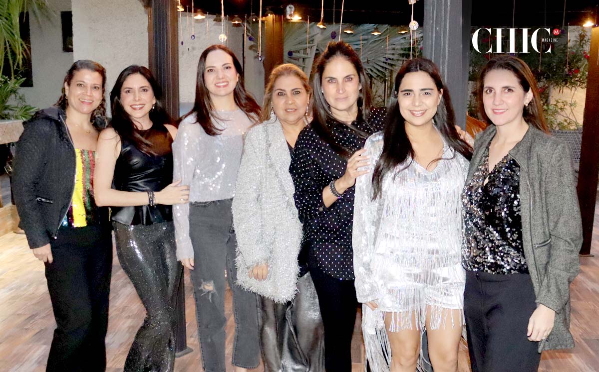 ADRIANA GARCÍA, PAULINA MANAUTOU, CECILIA DÍAZ, ILIANA MOSES, IVONNE FERES, ILIANA MOSES e ILEANA DE MOSES llegaron con sus mejores outfits brillantes