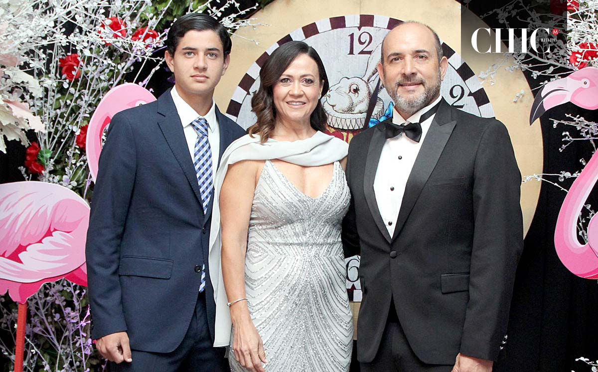 MATEO SCHEKAIBAN, ISA DE SCHEKAIBAN, JOSÉ SCHEKAIBAN disfrutaron del gran espectáculo de L Dance Academy