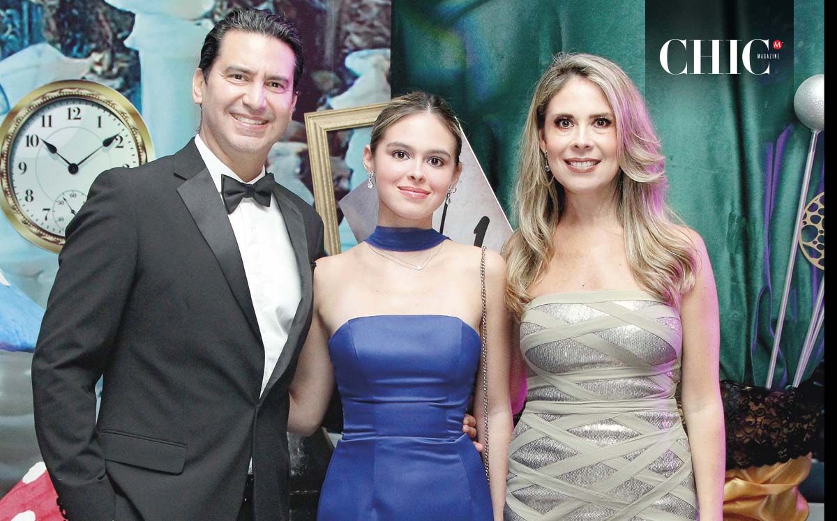 GUSTAVO GONZÁLEZ, MIRANDA GONZÁLEZ Y BLANCA ZAMORA disfrutaron del gran espectáculo de L Dance Academy