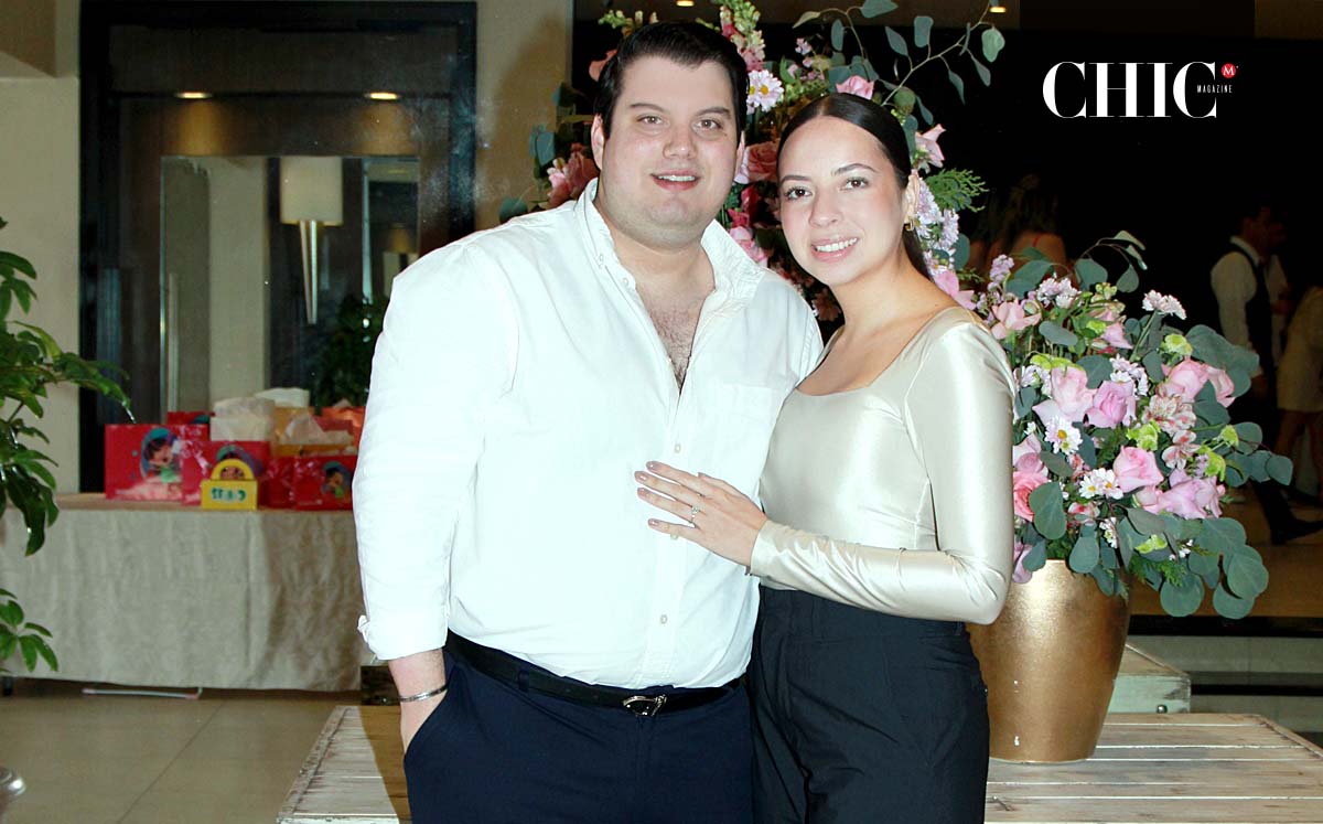 JORGE NAHIM MANZUR Y BALBINA GUAJARDO felices en el bautizo de Roberta Melo
