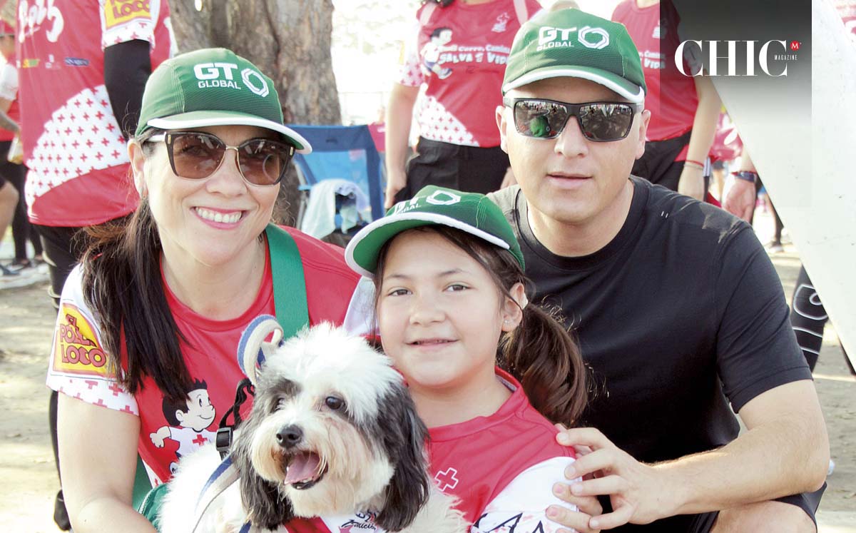 MARIANA PRIEGO, TOMMY, ANDREA NIAVES Y RAÚL NIAVES disfrutan de este evento familiar