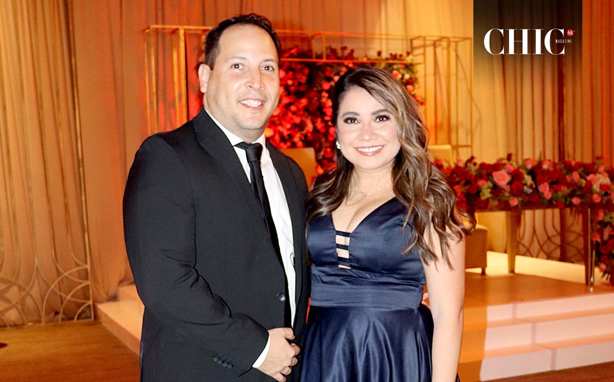 MARIO SÁNCHEZ Y YAMILETH HERRERA felices de compartir este momento