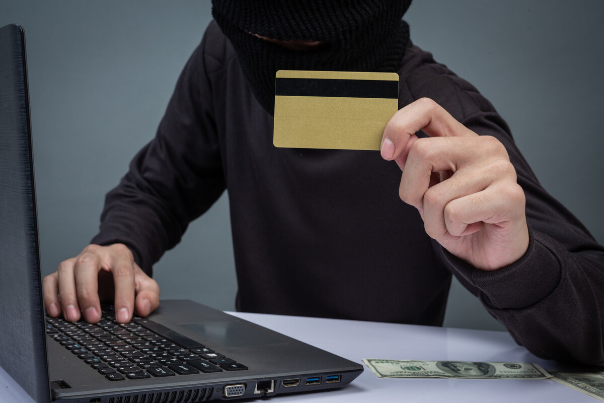 ¡No guardes los datos de tus tarjetas en internet! (Freepik)