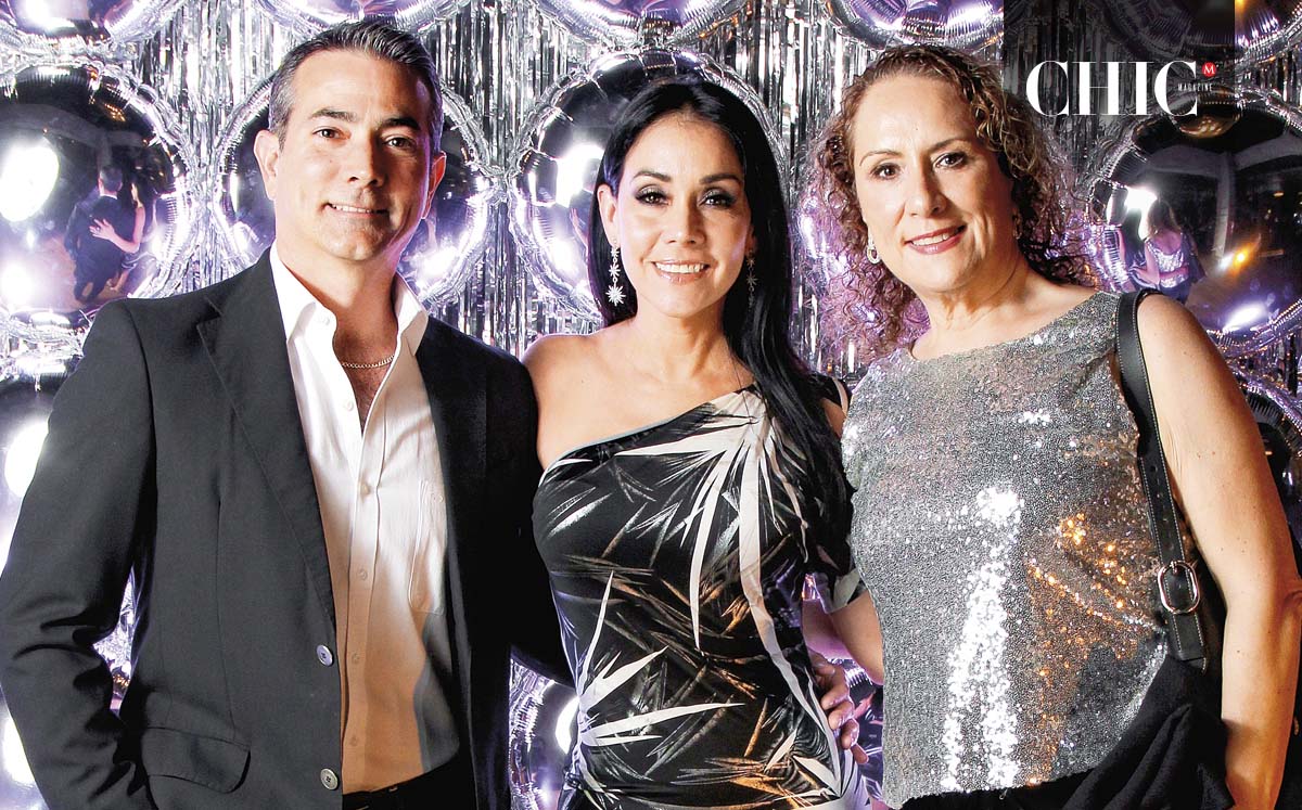 CÉSAR REYES, GLORIA ALFARO Y MÓNICA COSTA