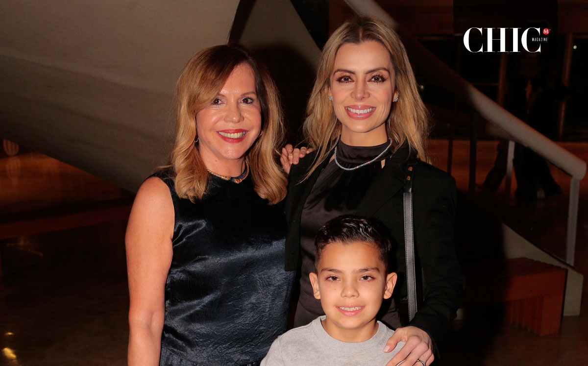 Gina Benavides, June Munguía y Sebastián Velarde