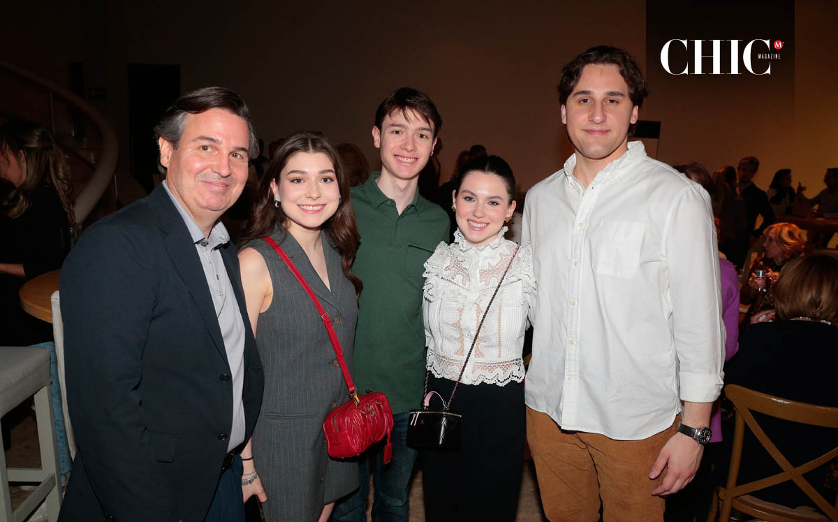Miguel Albuerne, Marina Albuerne, Emiliano Albuerne, Lupita Albuerne y Marcelo Elizondo
