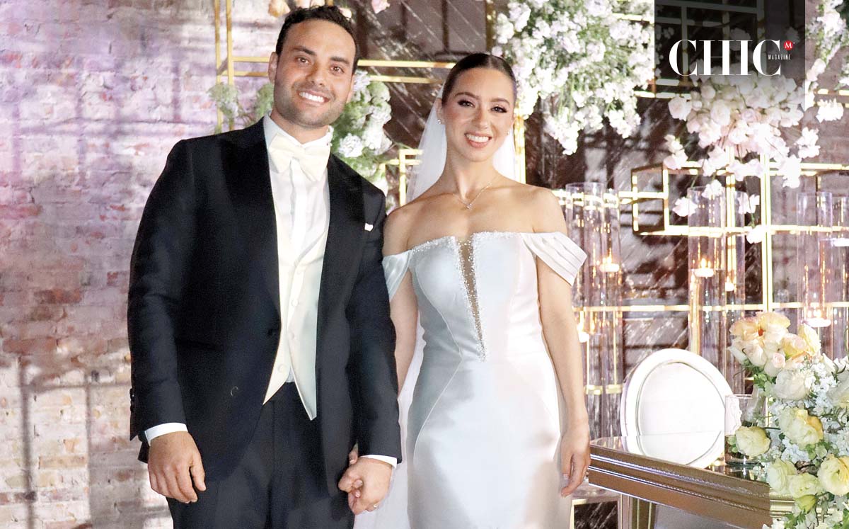 Gabriela Kauachi y José Alberto Manzur bailaron con Nenita de Manuel Medrano su primer vals como esposos