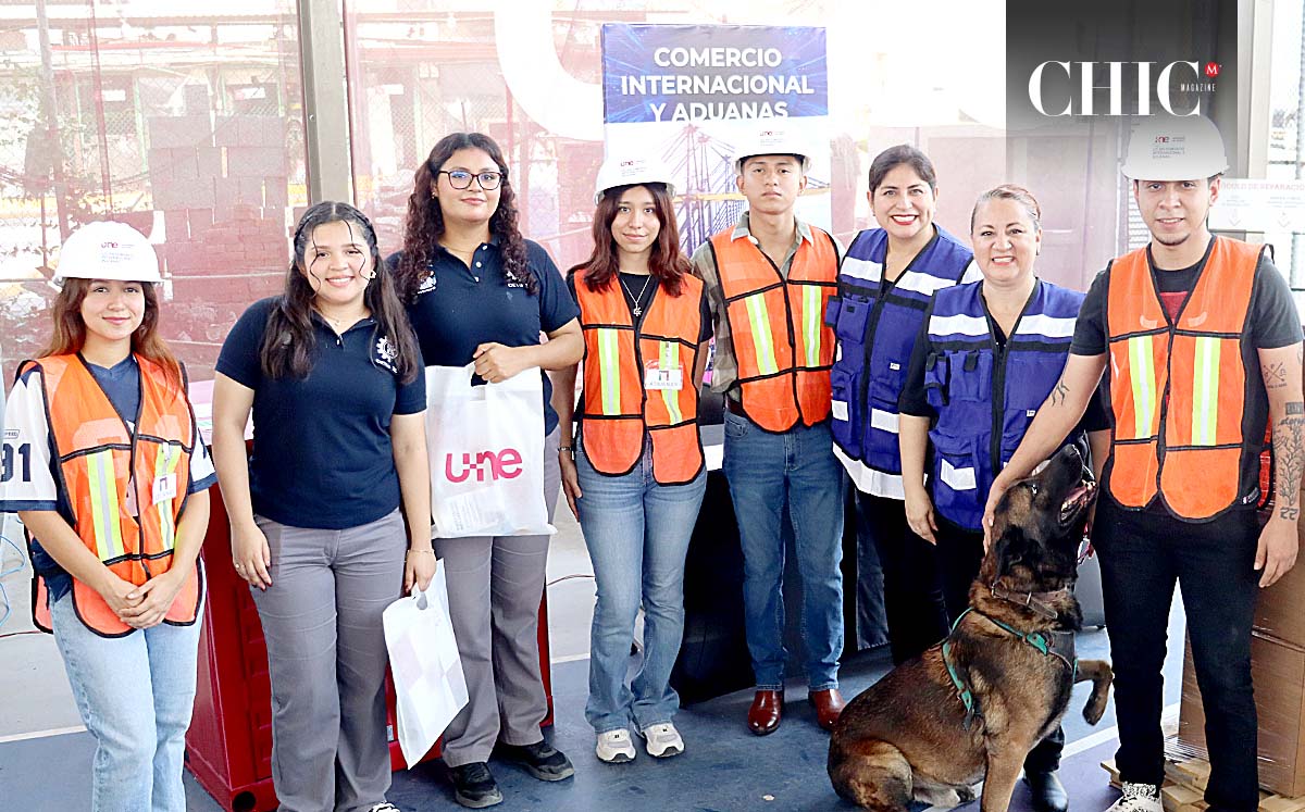 ABRIL PEREYRA, MONSE VICENCIO, KARLA ORTEGA, ALEJANDRA ARGUMEDO, GERARDO HERNÁNDEZ, LILIANA ROCHA.ROSA EUGENIA TORRES Y PEDRO AGUILAR felices