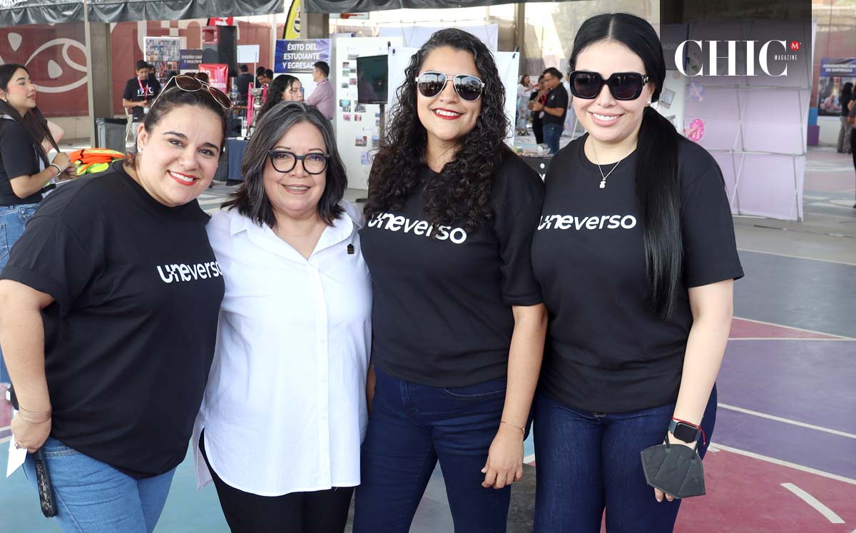 DENISSE MENDOZA, EVA REYES, IVONNE AGUILAR Y LUCÍA BACEROT felices en el evento UNEverso