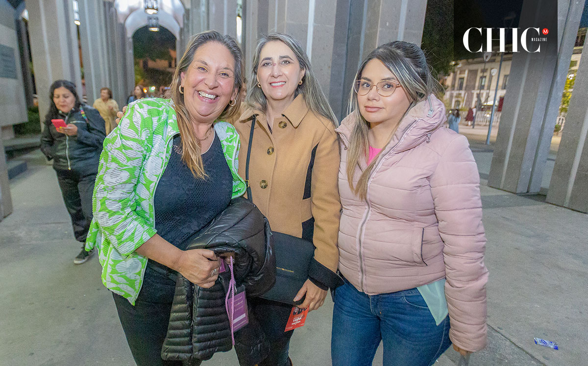 María Teresa  Santana, Karol Vázquez y Cynthia Ronquillo