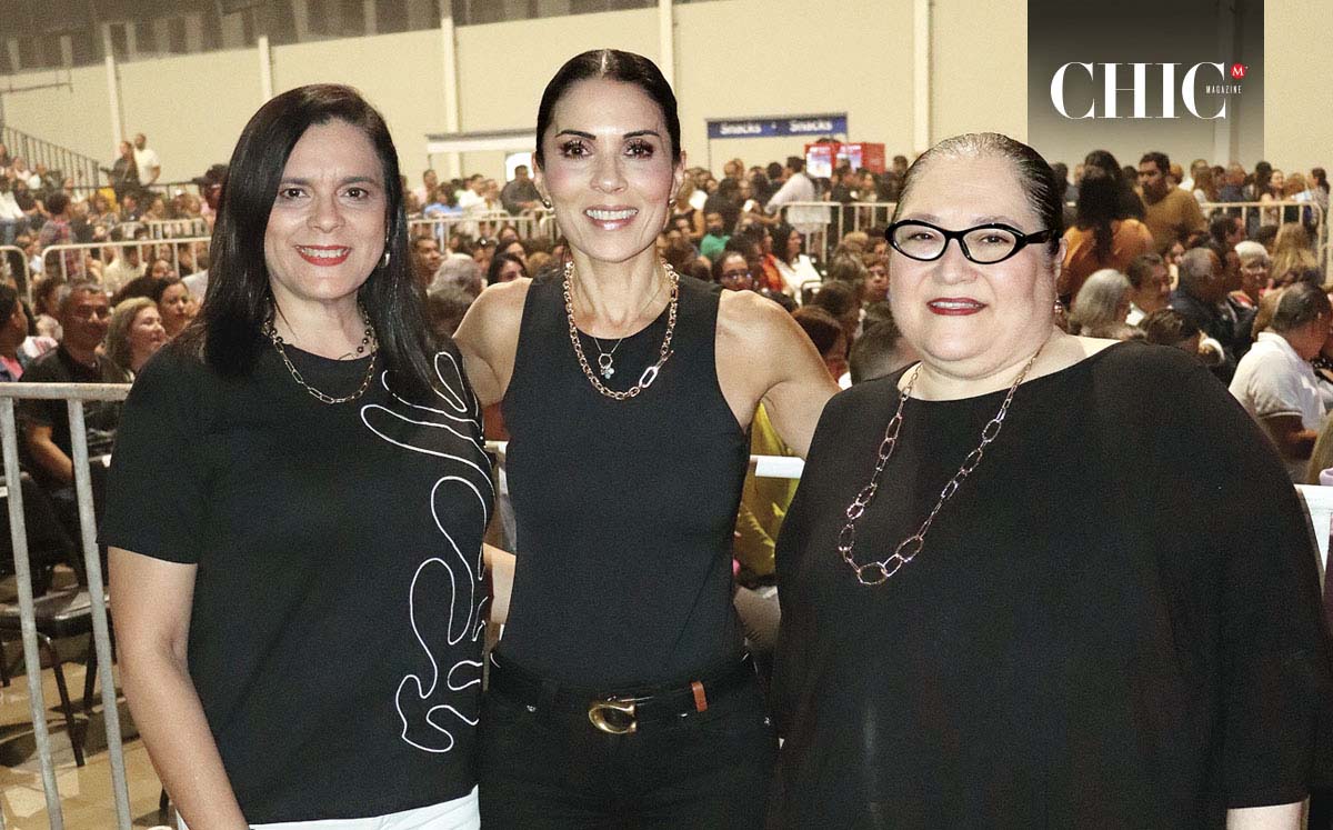 ADRIANA RAMOS, NORA GÓMEZ Y MARÍA LUISA DEL ÁNGEL disfrutaron de cada canción con entusiasmo