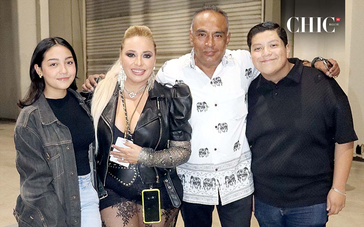 ANA RIVERA LILY RIVERA, LUIS CABALLERO Y OMAR MORALES emocionados de ver a MATUTE en concierto