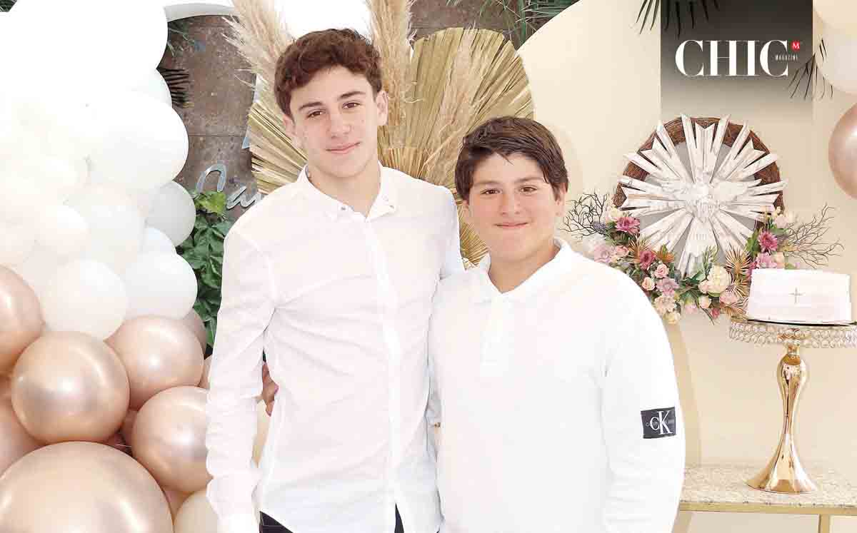 ALEX LACAVEX Y DIEGO LACAVEX degustaron de hamburguesas con papas en la primera comunión de Nicole y Alice Plaza