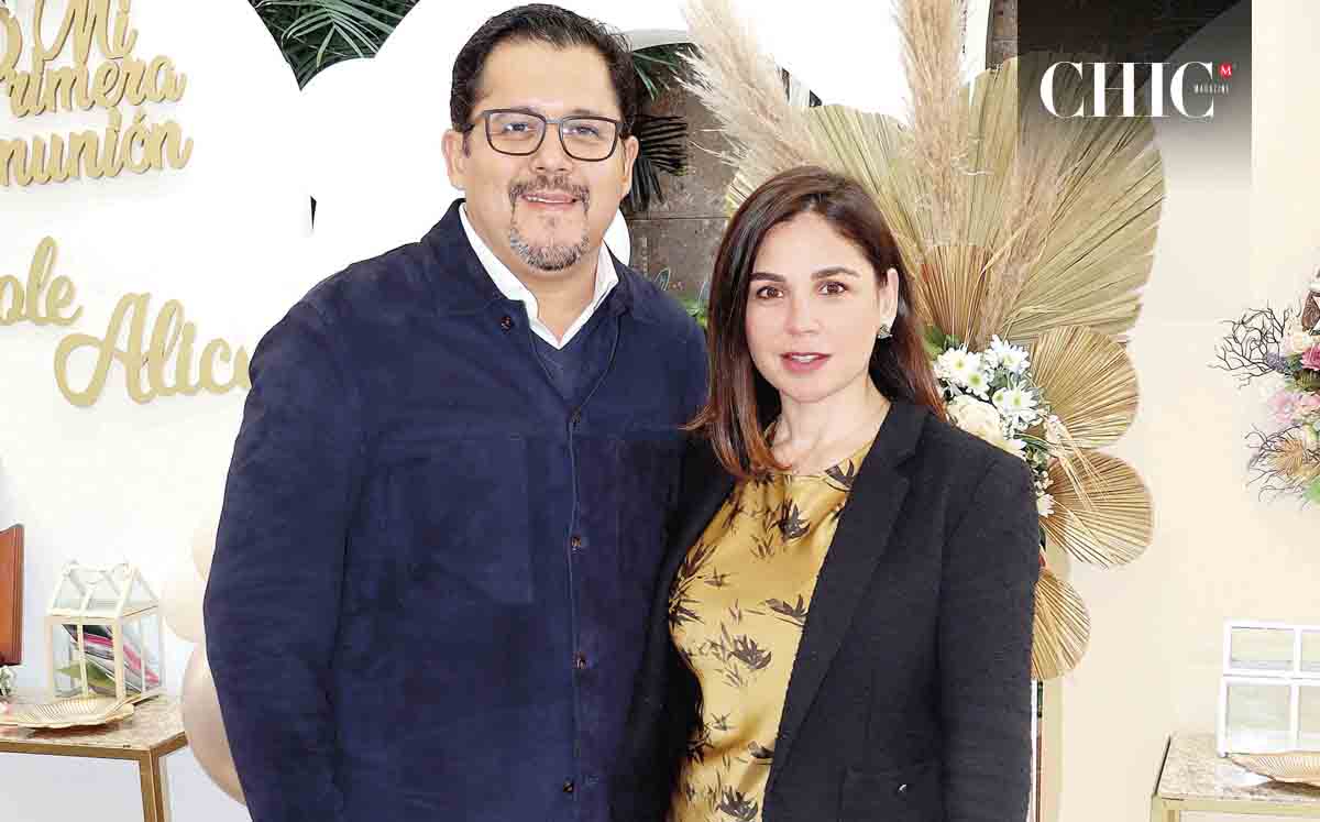 ARTURO NÚÑEZ Y NELLY DE NÚÑEZ degustaron de enchiladas huastecas con filete acompañado de guacamole y frijoles