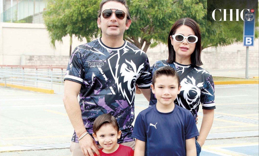 JORGE ARIAS, MONTSERRAT DE ARIAS, ALEJANDRO ARIAS Y JORGE ARIAS felices de vivir la carrera en familia