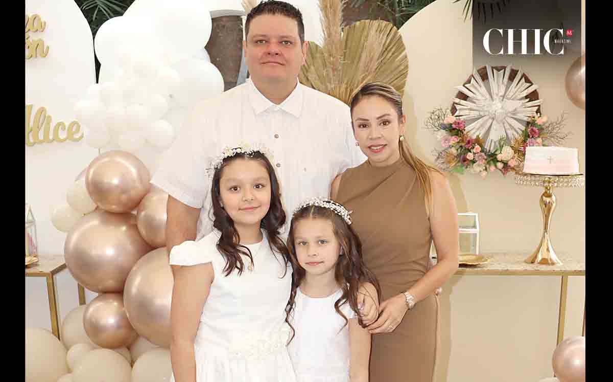 KARI ERIK PLAZA, BRENDA AYALA felices de celebrar la primera comunión de NICOLE PLAZA y ALICE PLAZA