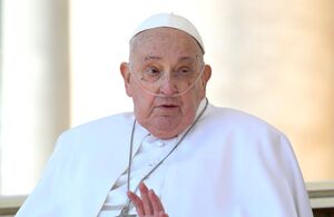 Papa Francisco preocupa en su primera aparición pública tras crisis de salud (Foto: Getty)