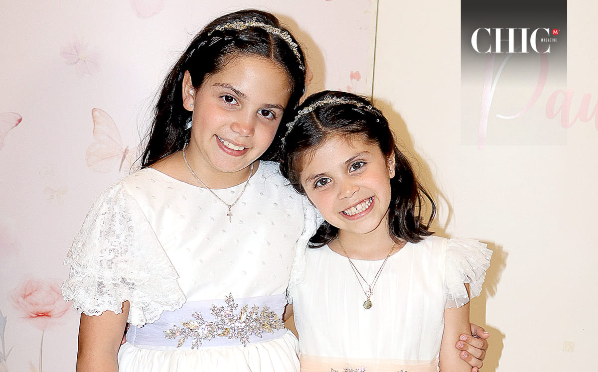 MARIEL DÍAZ Y PAULINA DÍAZ felices de celebrar su primera comunión en la Parroquia de San Pedro y San Pablo