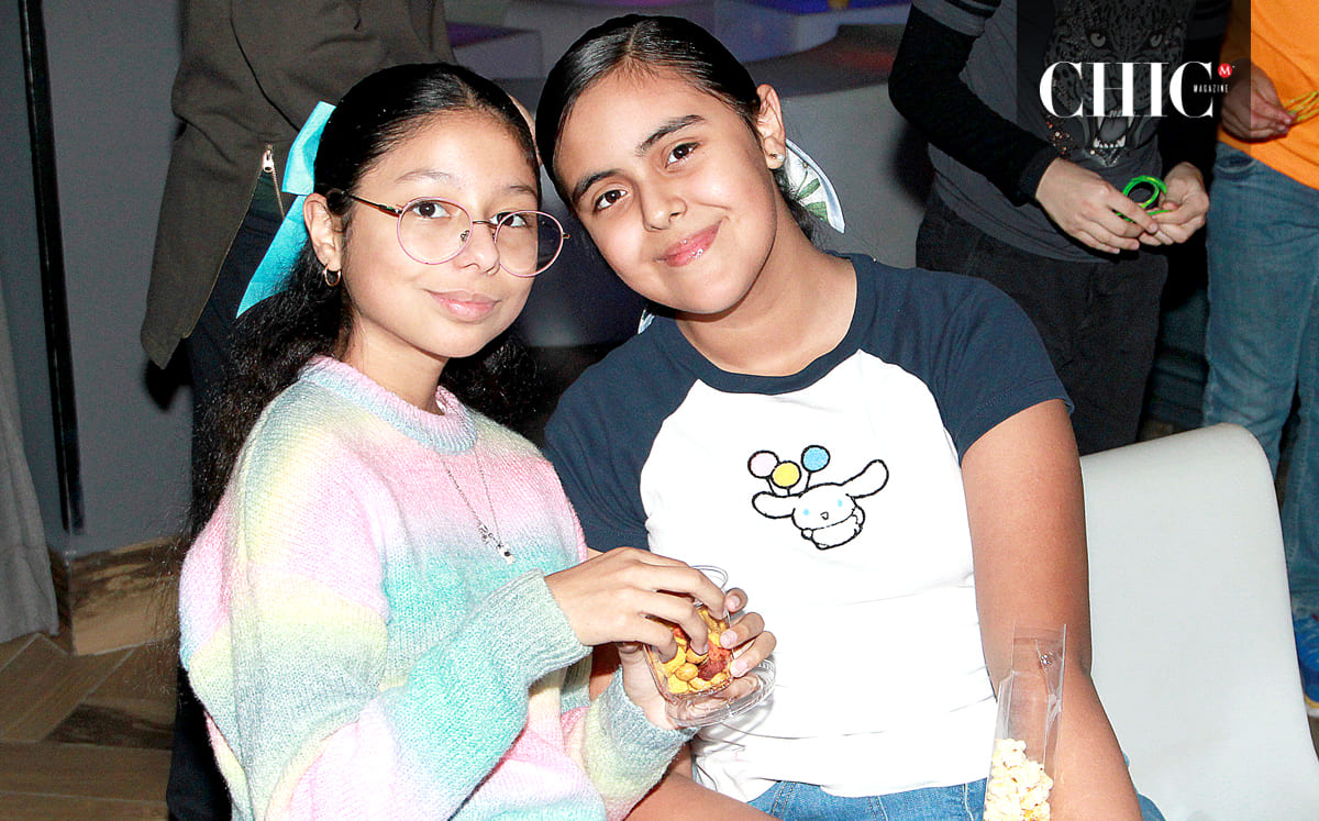 CONSTANZA CEDILLO Y XIMENA MARCOS disfrutaron de la música del DJ Live Sound