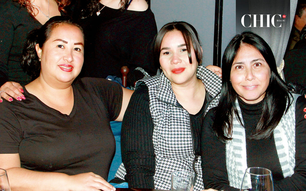 NOHEMI YÁÑEZ, MELISSA FLORES y CLAUDIA LARA degustaron de snacks deliciosos como boneless y hamburguesas