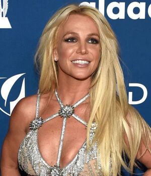 Britney Spears traer a muñeco a México como si fuera su hijo (Getty Images)