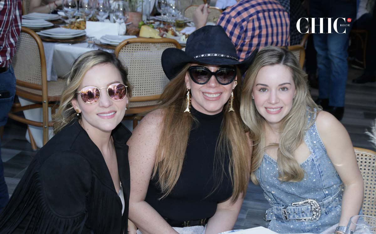 Raquel Flores, Lupe Naredo y Roberta Garza