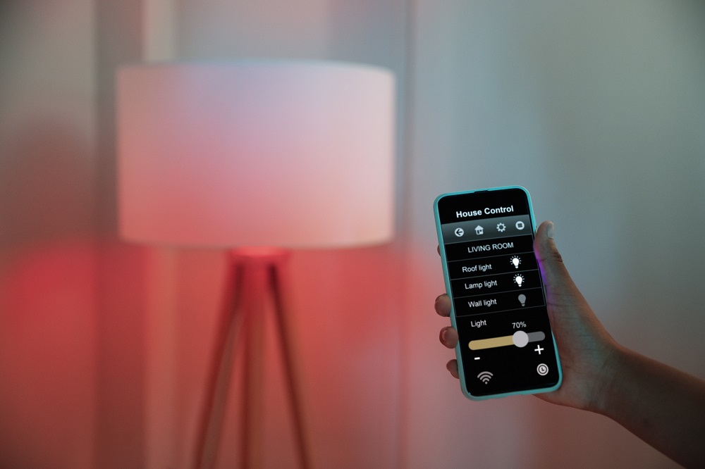La tecnología LED ajustable es clave para un espacio pequeño (Foto: Freepik)