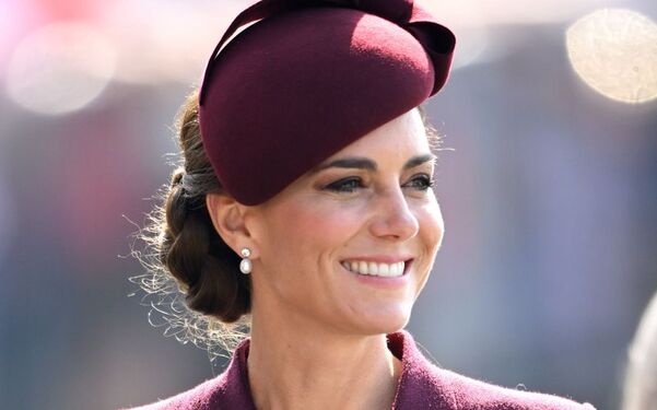 Kate Middleton rinde homenaje a la Reina Isabel II con vestido vino (Getty Images)