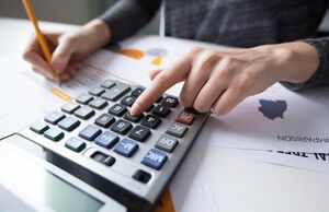 Supuestos retrasos en devoluciones de impuestos del SAT en 2025 (Freepik)