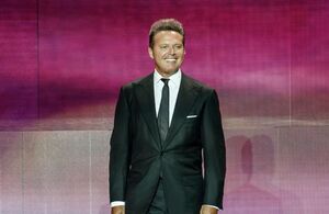 Luis Miguel tiene esta relación con las hijas de su novia (Getty Images)
