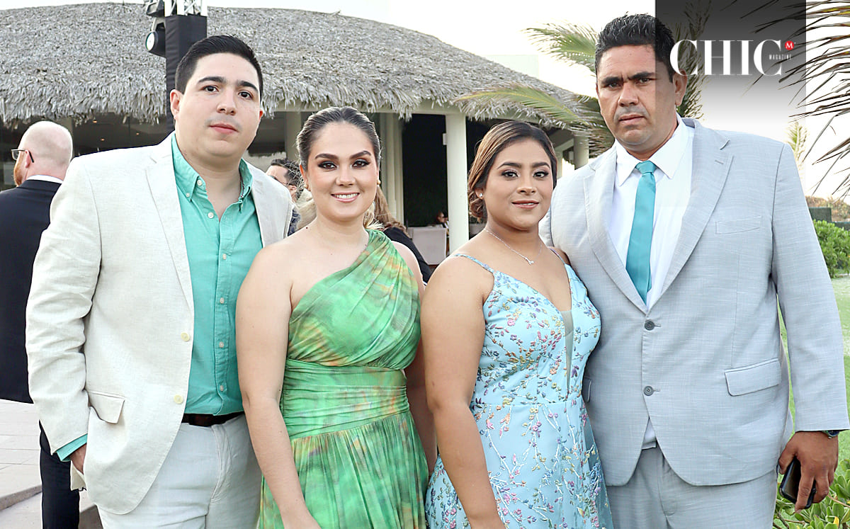 ALEXIS HERRERA, MARÍA MONTAÑO, DIANA VÁZQUEZ Y EDGAR LEAL recibieron a los novios entre aplausos y porras llenas de emoción
