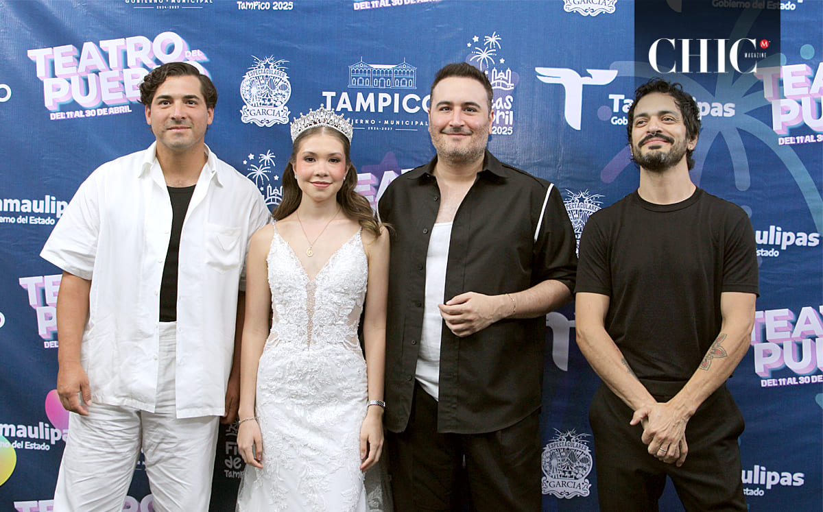 ANABELLA MARÍA GARZA junto a la agrupación REIK