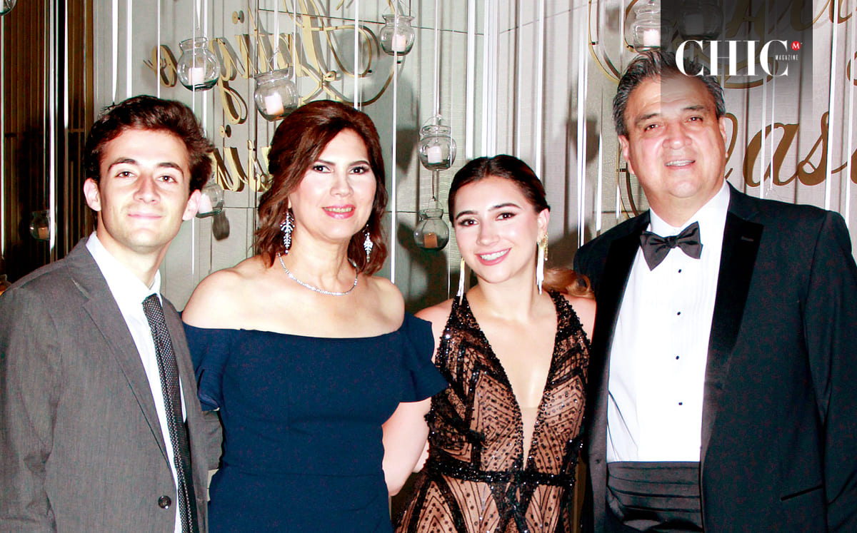 DIEGO ORVIZ, GINA HERRERA, REGINA SOLÍS Y VÍCTOR SOLÍS disfrutaron de la música del DJ Ezquerro