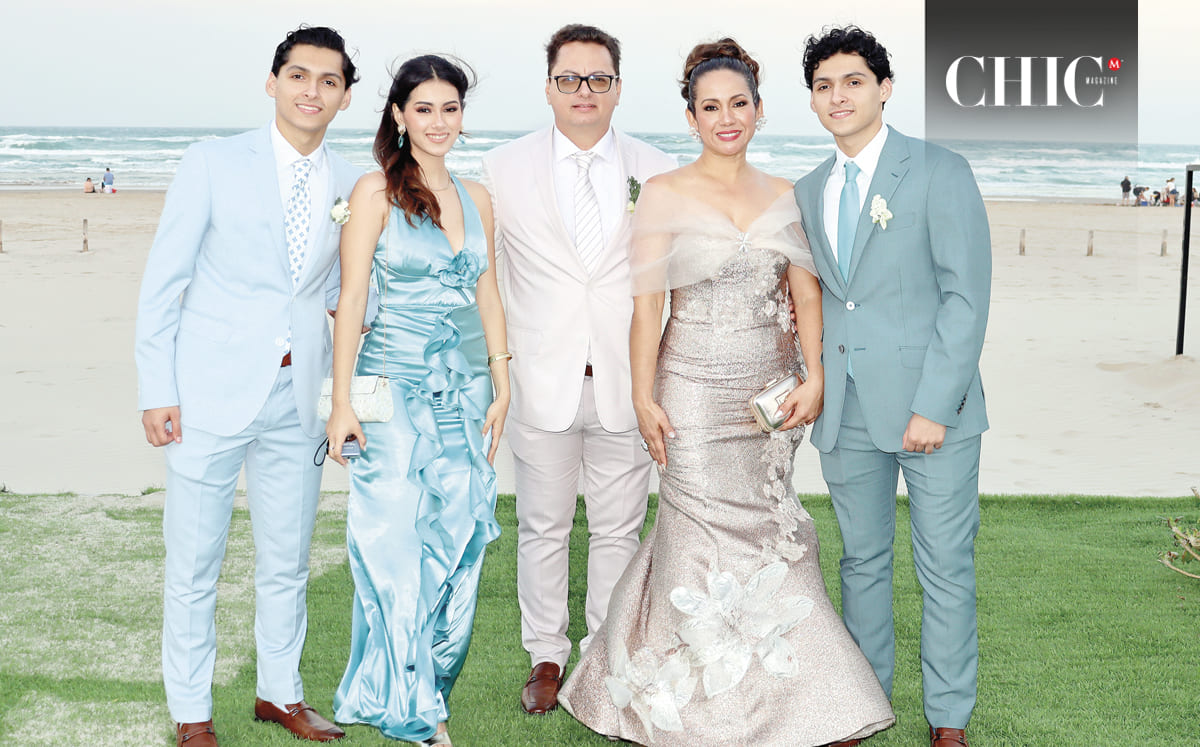 FAMILIA DE LA NOVIA. JUAN PABLO MERÁZ, MELISSA MERÁZ, MARÍA DEL ROSARIO LÓPEZ Y EVARISTO MERÁZ felices en el Hotel Boutique Soleare