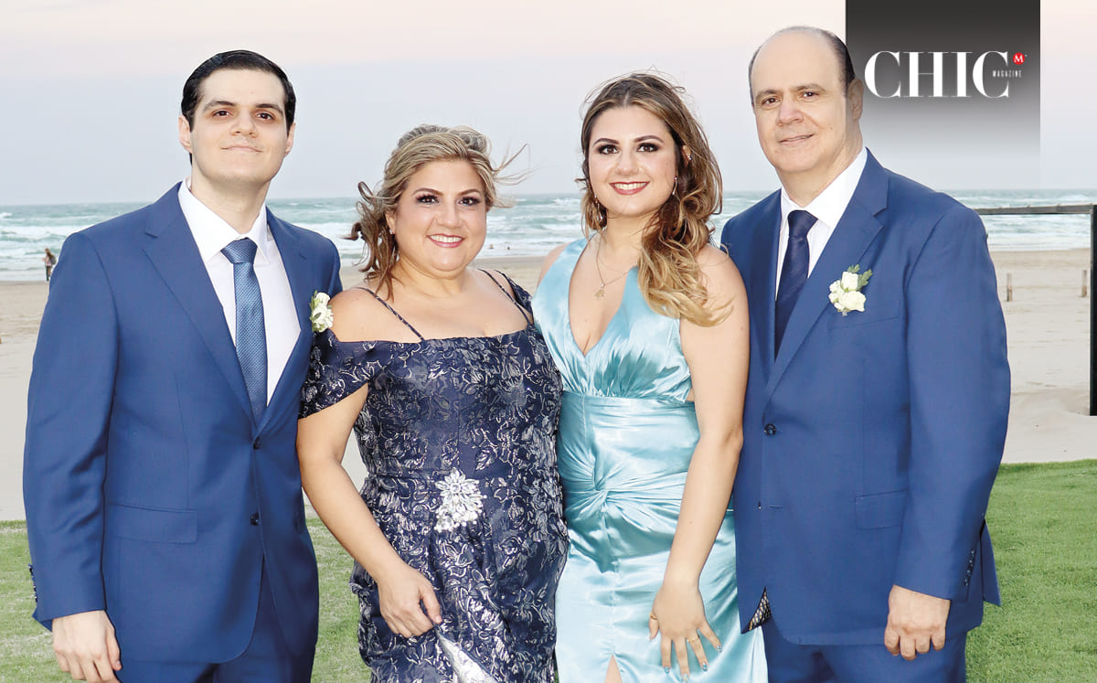 FAMILIA DEL NOVIO. DIEGO MANZUR, MINE SCHEKAIBAN, NATALIA MANZUR Y CAMILO MANZUR nos regalaron sus mejores sonrisas