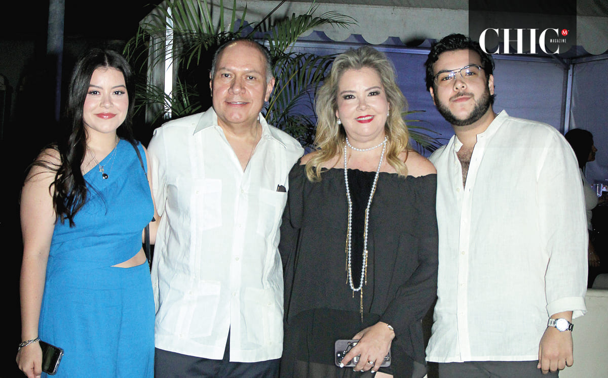 GERALDINE GARZA, JOSÉ LEONEL GARZA, GERALDINE AILLOUD Y JOSÉ LEONEL GARZA llegaron puntuales a la coronación