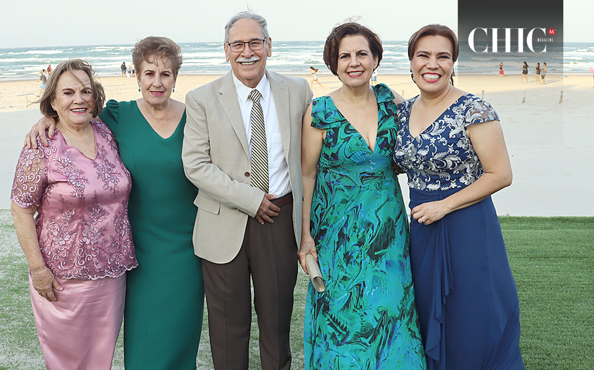 JUANA DUVAL, ROSSY DUVAL, LÁZARO GARCÍA, MARÍA ELENA DUVAL Y ROCÍO LÓPEZ disfrutaron de piñas coladas y mojitos cubanos