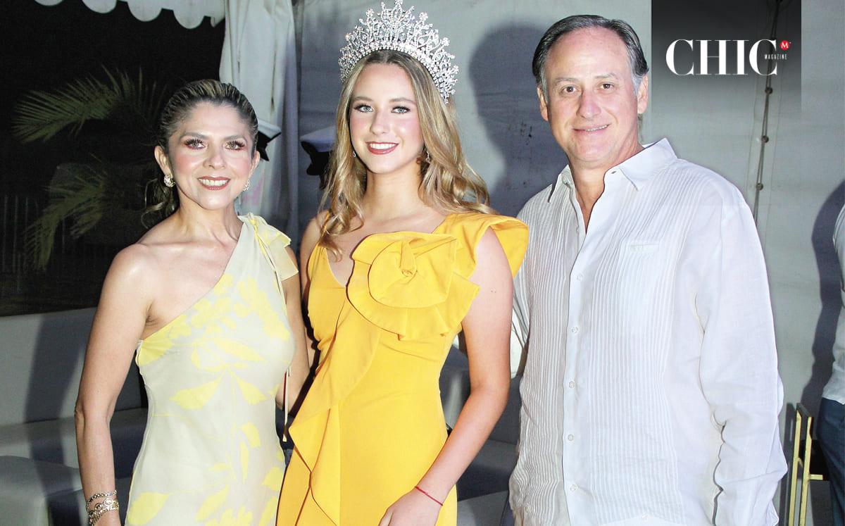 ROXANA DE GUTIÉRREZ, MARIFER GUTIÉRREZ Y FERNANDO GUTIÉRREZ llegaron con sus mejores outfits a la coronación