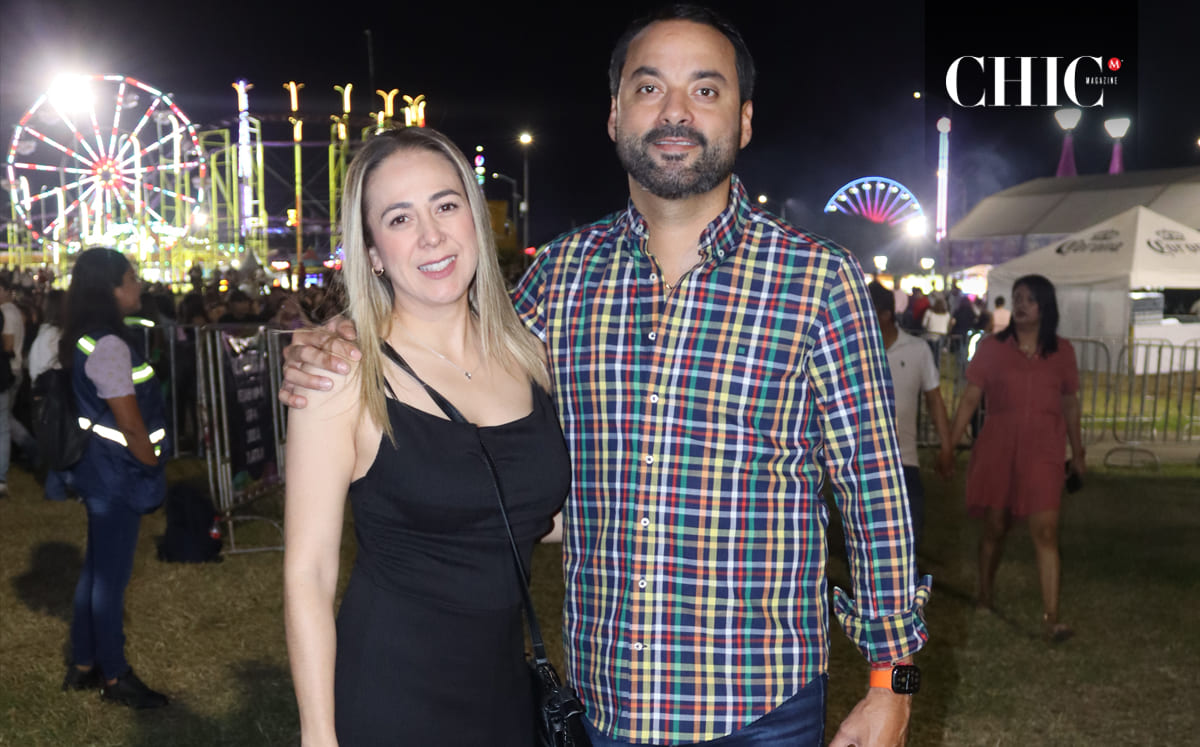 VALERIA PÉREZ Y EDGAR TREVIÑO llegaron puntuales al Teatro del Pueblo