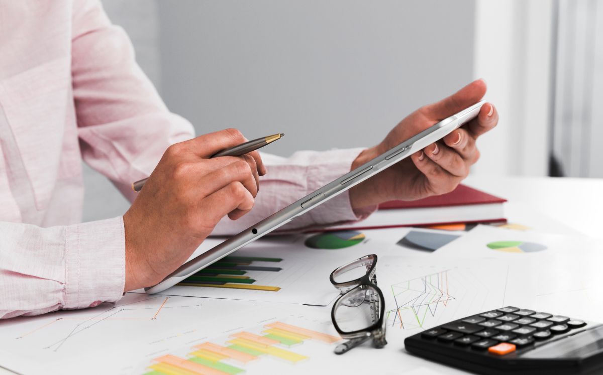 ¿Cuál es trámite esencial para recibir el saldo a favor en al declaración anual? (Freepik)