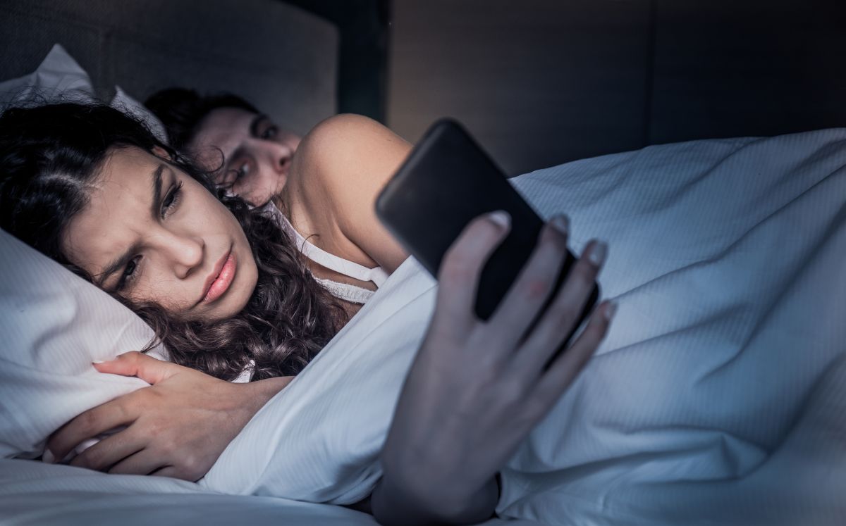 Señales de que a tu pareja podrían gustarle las mujeres (Foto: Getty)